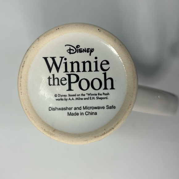 Disney Winnie the Pooh travel glass coffee mug with lid - Picture 6 of 6